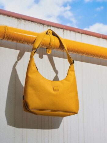 Bolso hobo hecho con tejido reciclado RPET