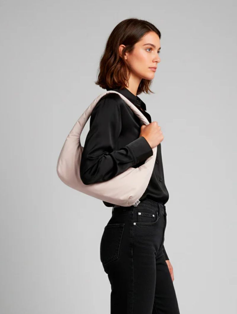 Bolso acolchado de mano y hombro hecho con tejido reciclado RPET