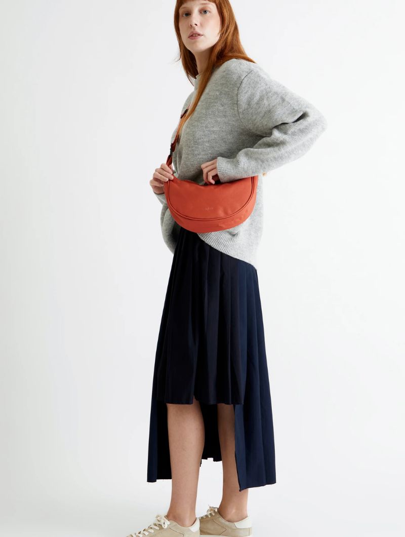 Bolso media luna con cremallera de tejido reciclado - Imagen 17