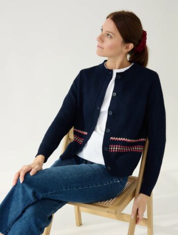 Cárdigan de punto para mujer en color azul marino con relieve multicolor