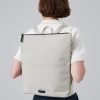 Mochila minimalista con cremallera impermeable hecha de tejido reciclado