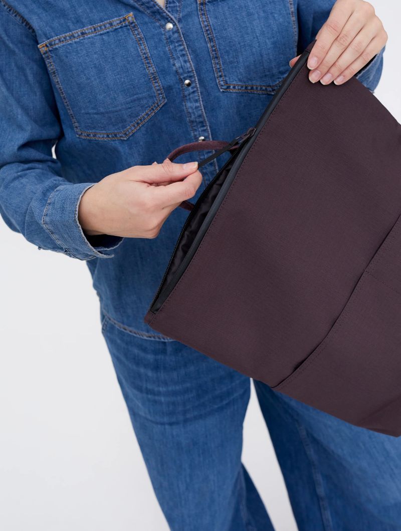 Mochila minimalista con cremallera de tejido reciclado - Imagen 5