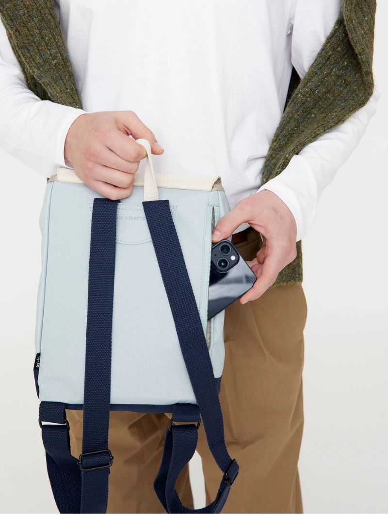 Mochila pequeña con solapa de tejido reciclado - Imagen 16
