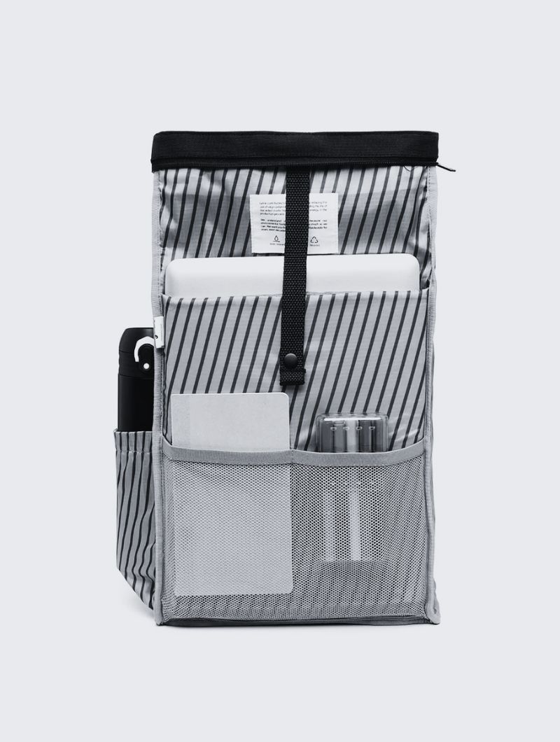 Mochila pequeña roll top de tejido reciclado - Imagen 6