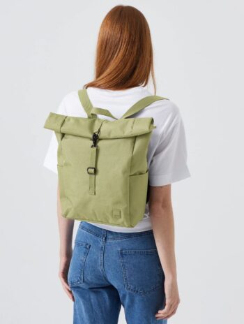 Mochila pequeña roll top hecha con tejido reciclado RPET