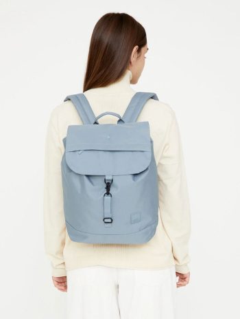 Mochila con solapa hecha con tejido reciclado RPET