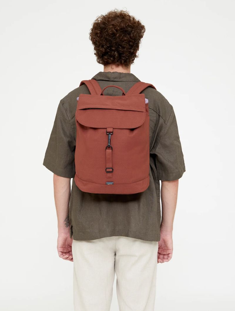 Mochila con solapa de tejido reciclado - Imagen 2