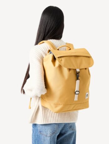 Mochila con solapa hecha con tejido reciclado RPET