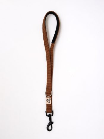 Correa corta para perro de color marrón