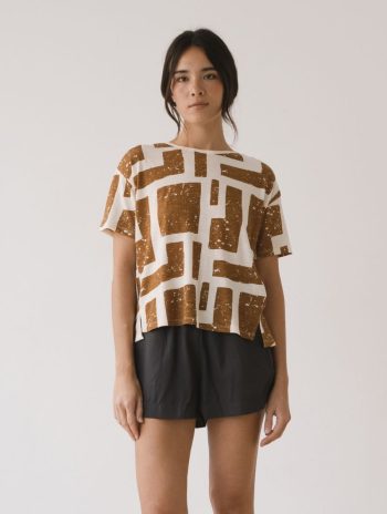 Camiseta estampada marrón de manga corta en algodón orgánico y tencel