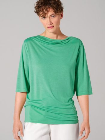 Camiseta holgada de mujer con escote cascada de cáñamo y lyocell.