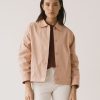 Chaqueta oversize rosa de sarga de algodón orgánico con bolsillos frontales para mujer