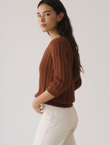 Alternative view of Jersey calado rojo arcilla de algodón orgánico