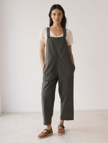 Peto de sarga de algodón orgánico en color gris para mujer