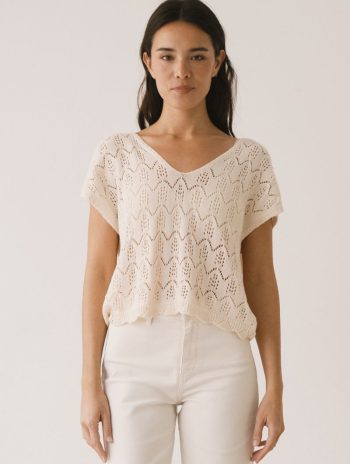 Top calado crudo de tricot de algodón orgánico con escote en pico para mujer