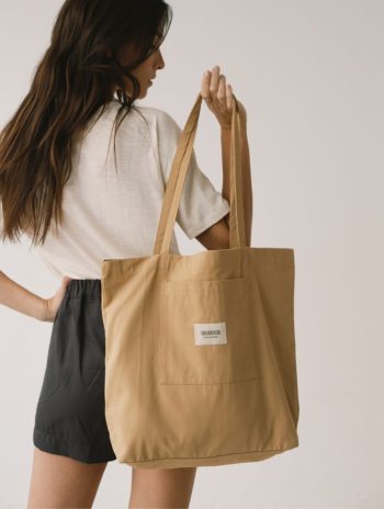 Bolso tote de algodón orgánico con asas largas y bolsillo exterior frontal para uso diario