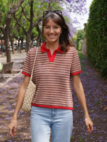 Polo de punto a rayas con cuello en contraste y manga corta en algodón reciclado para mujer