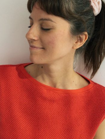 Alternative view of Top de punto de cuello barco sin mangas