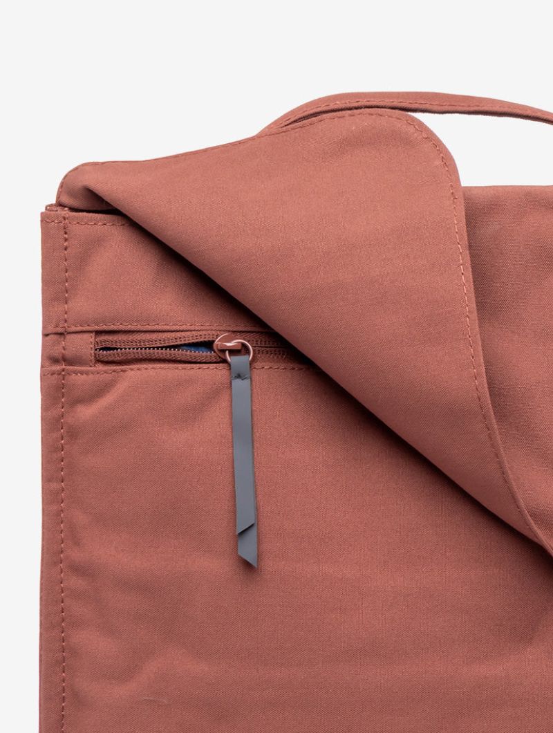 Mochila cuadrada con solapa de tejido reciclado - Imagen 9