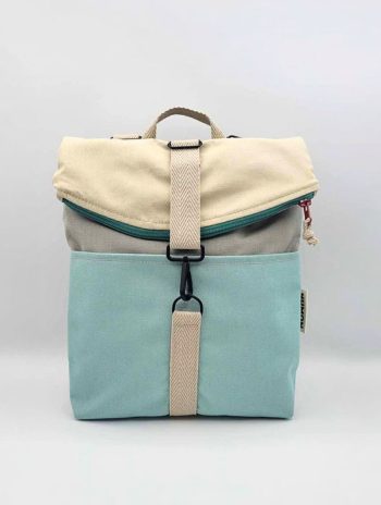 Mini mochila reciclada celeste y crema con cierre de cremallera