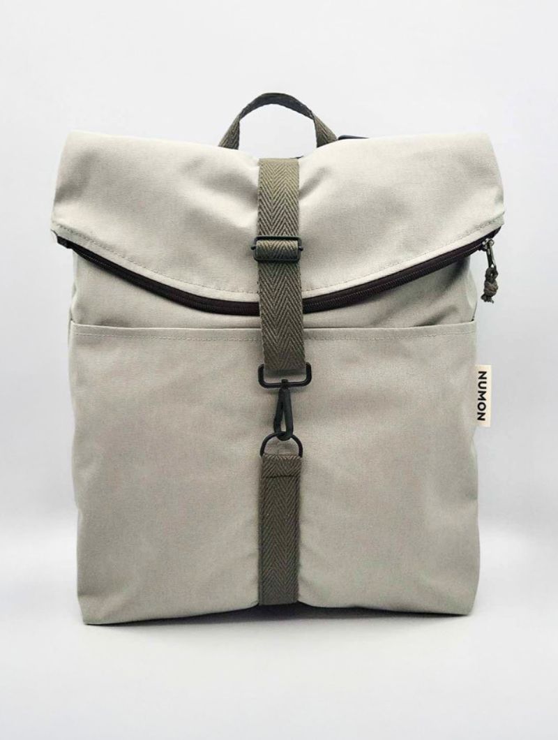 Mochila de tela reciclada gris perla con cierre de cremallera