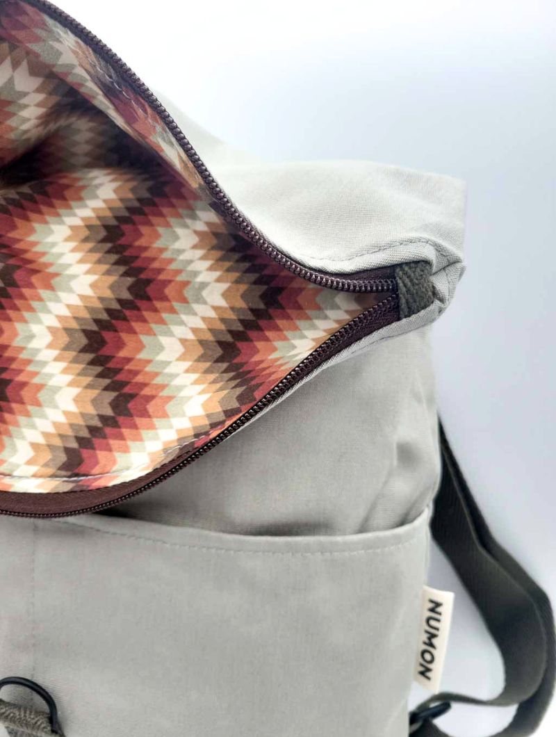 Mochila de tela reciclada gris perla - Imagen 2
