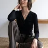 Camiseta cruzada gris antracita de lana merino - Imagen 2