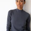 Camiseta de cuello cisne azul arándano en lana merino