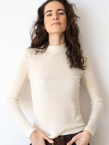 Camiseta de cuello cisne beige de lana merino