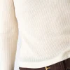 Camiseta de cuello cisne beige de lana merino - Imagen 4