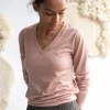 Camiseta de cuello V rosa empolvado de lana merino
