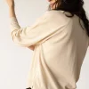 Cárdigan beige con botones de lana merino y cachemir - Imagen 2