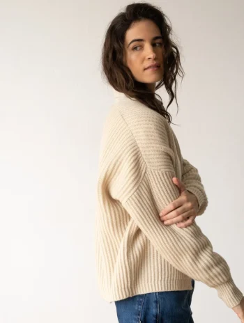Cárdigan largo beige de lana merino