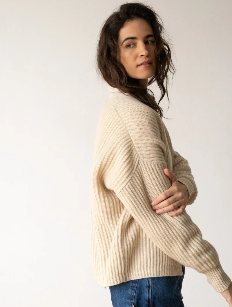 Cárdigan largo beige de lana merino