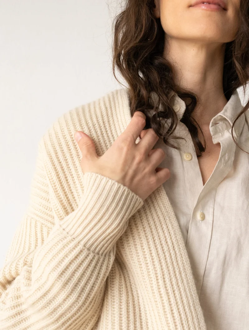 Cárdigan largo beige de lana merino y cachemir - Imagen 7