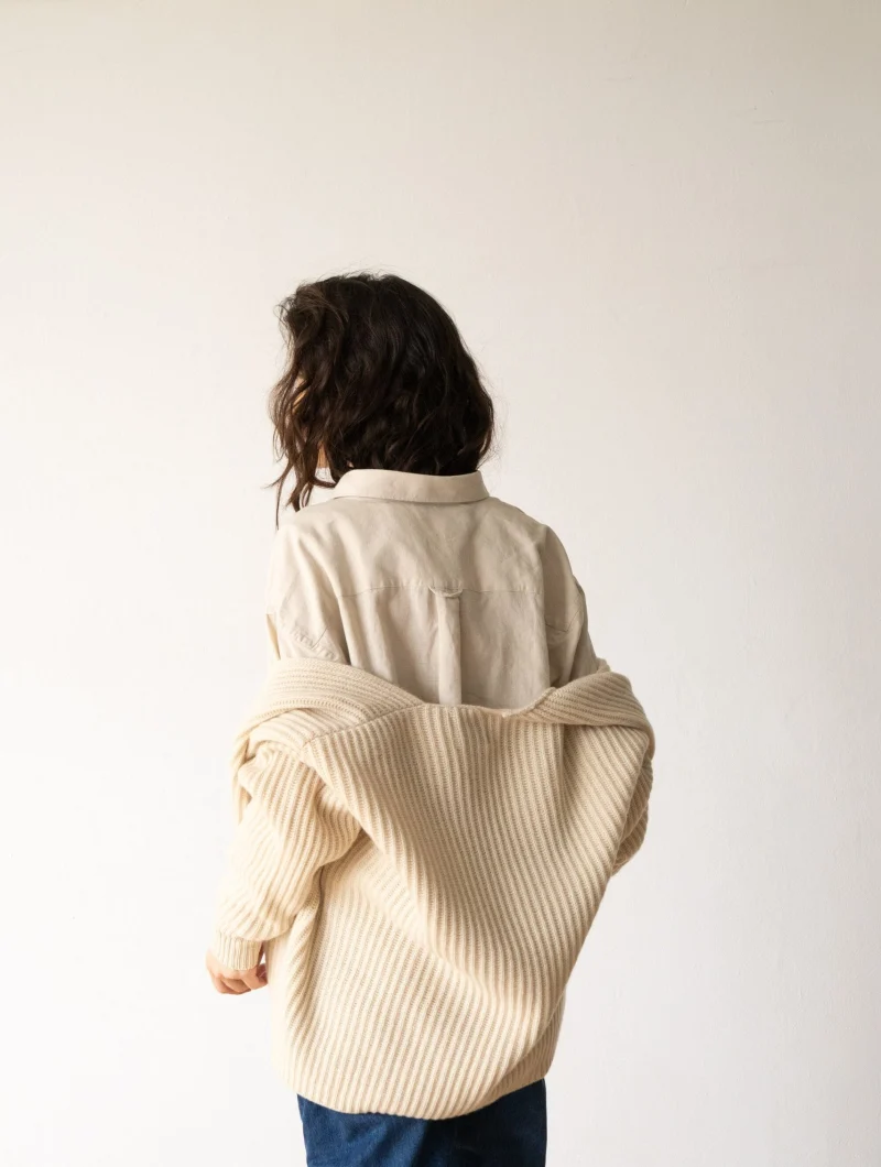 Cárdigan largo beige de lana merino y cachemir - Imagen 9