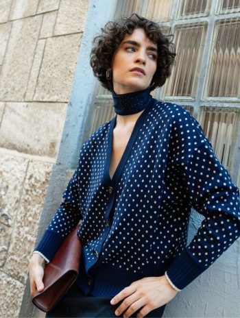 Alternative view of Chaqueta de lunares azulón de lana merino