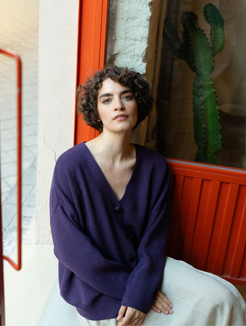 Chaqueta oversize berenjena de lana merino - Imagen 3