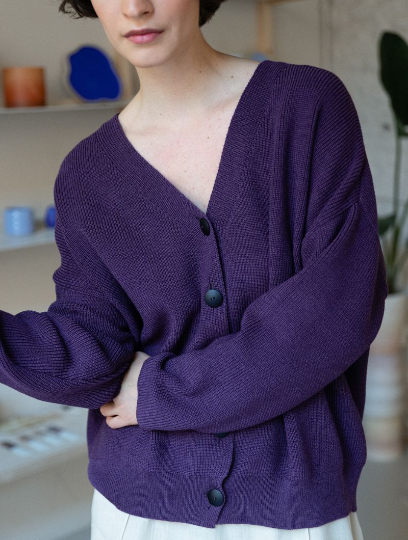 Chaqueta oversize berenjena de lana merino - Imagen 2