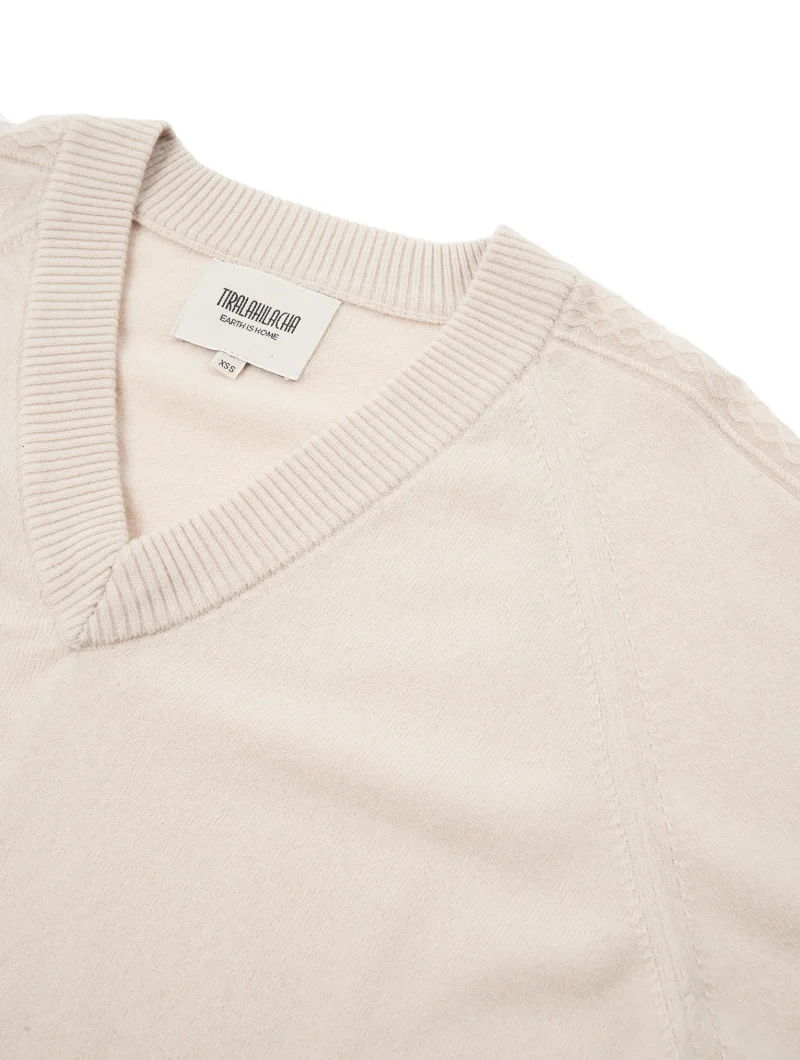 Jersey beige con escote en V de lana merino y cachemir - Imagen 7
