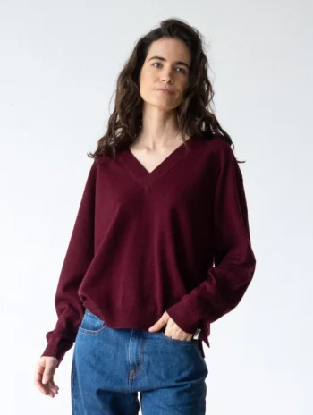 Alternative view of Jersey granate con escote en V de lana merino y cachemir