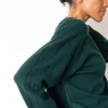 Jersey verde con escote en V de lana merino y cachemir - Imagen 3