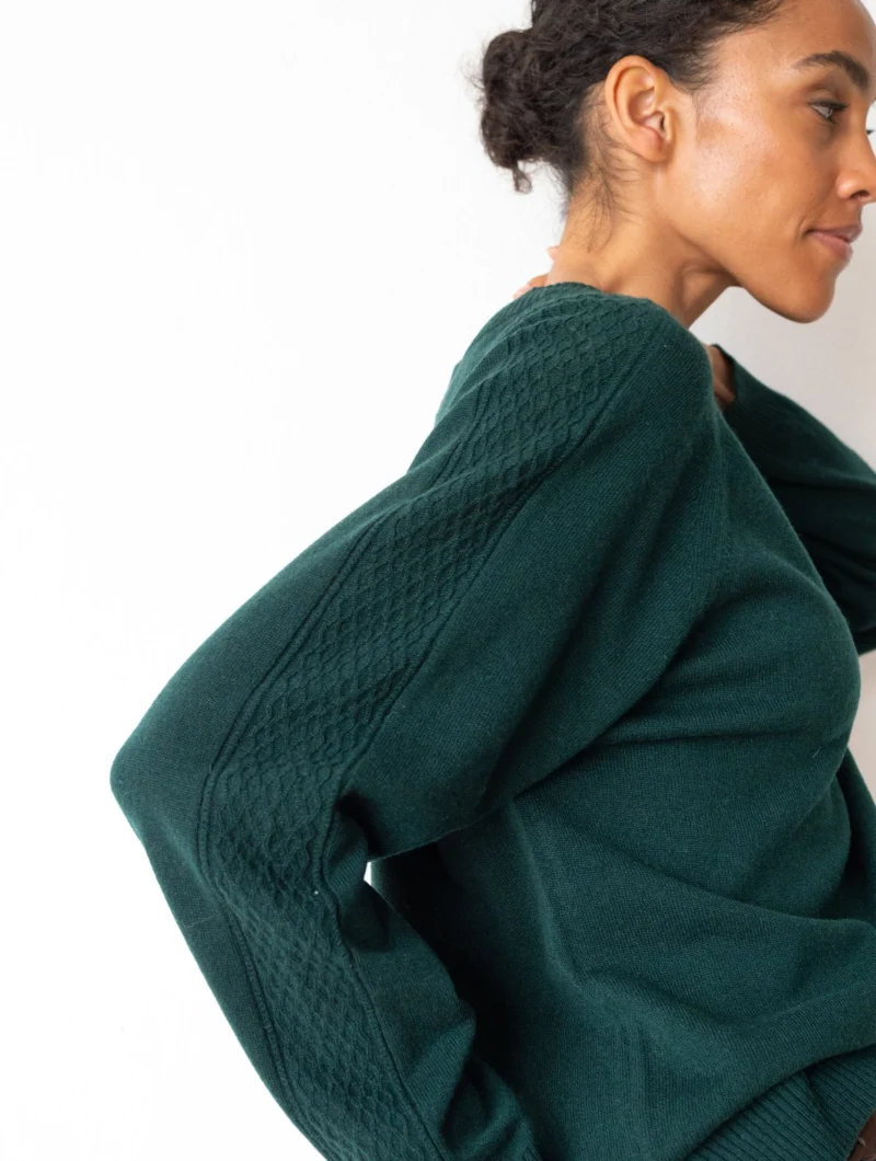 Jersey verde con escote en V de lana merino y cachemir - Imagen 3