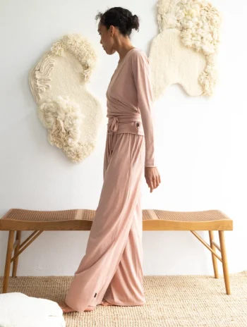 Alternative view of Pantalón ancho rosa empolvado de lana merino