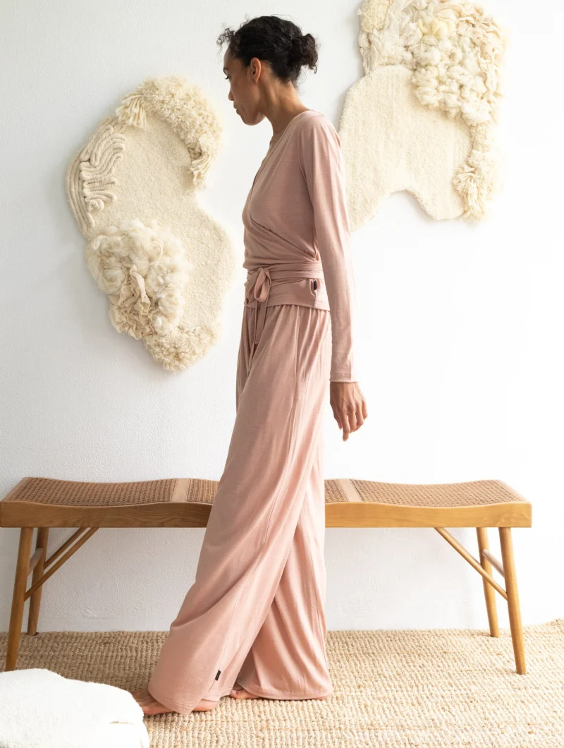 Pantalón ancho rosa empolvado de lana merino - Imagen 2