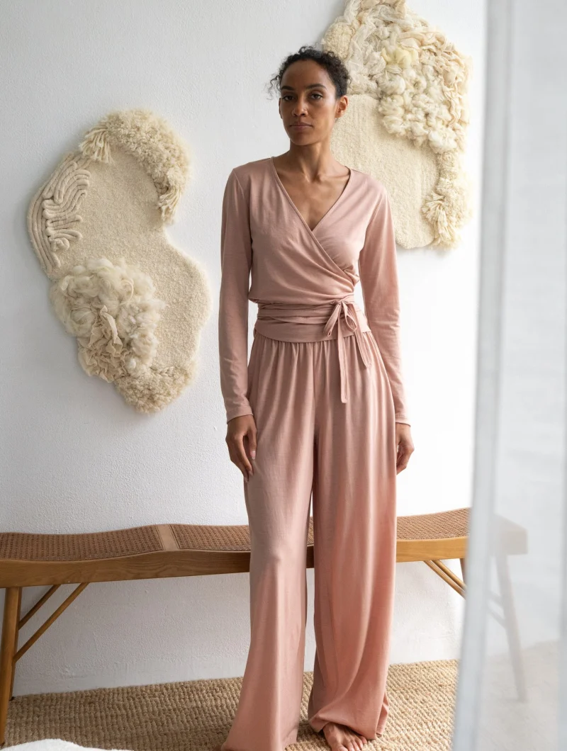 Pantalón ancho rosa empolvado de lana merino - Imagen 5