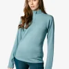 Mujer con forro polar azul claro de manga larga y cuello alto con cremallera