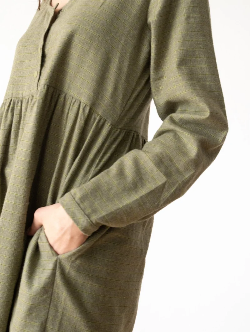 Vestido midi verde oliva de algodón orgánico - Imagen 3