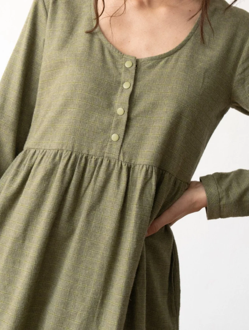 Vestido midi verde oliva de algodón orgánico - Imagen 7