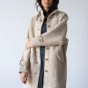 Abrigo de cuello alto beige de lana